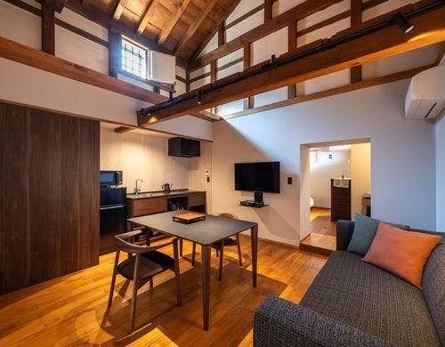 建物は三國伝統のかぐ ら 建て。