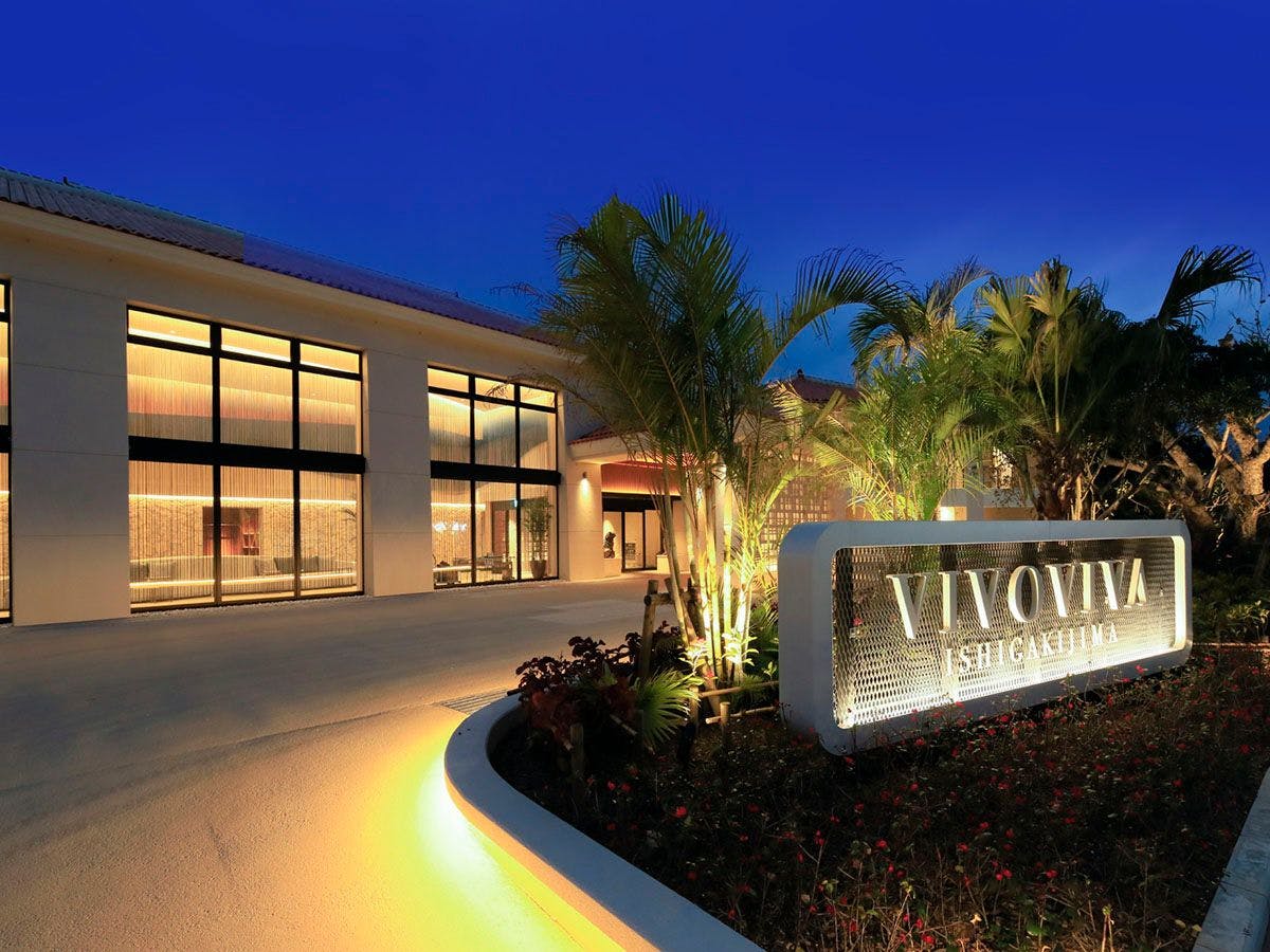 Pintu masuk yang diterangi