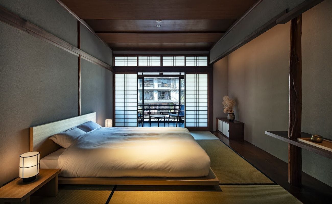本館ベッドルーム