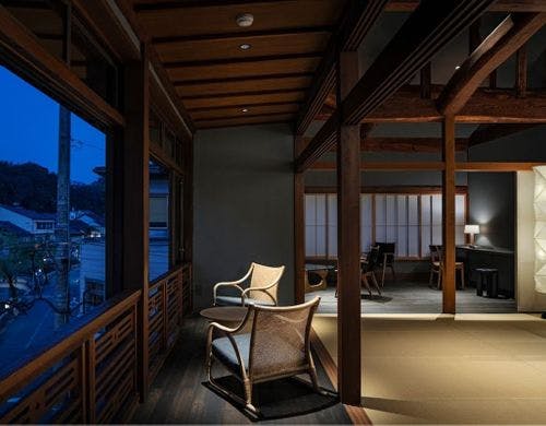 川沿いの景観が楽しめるプレミアム客室