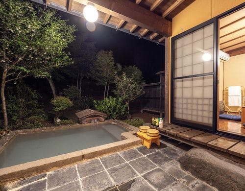 【本館／すずな】和室　切石露天風呂