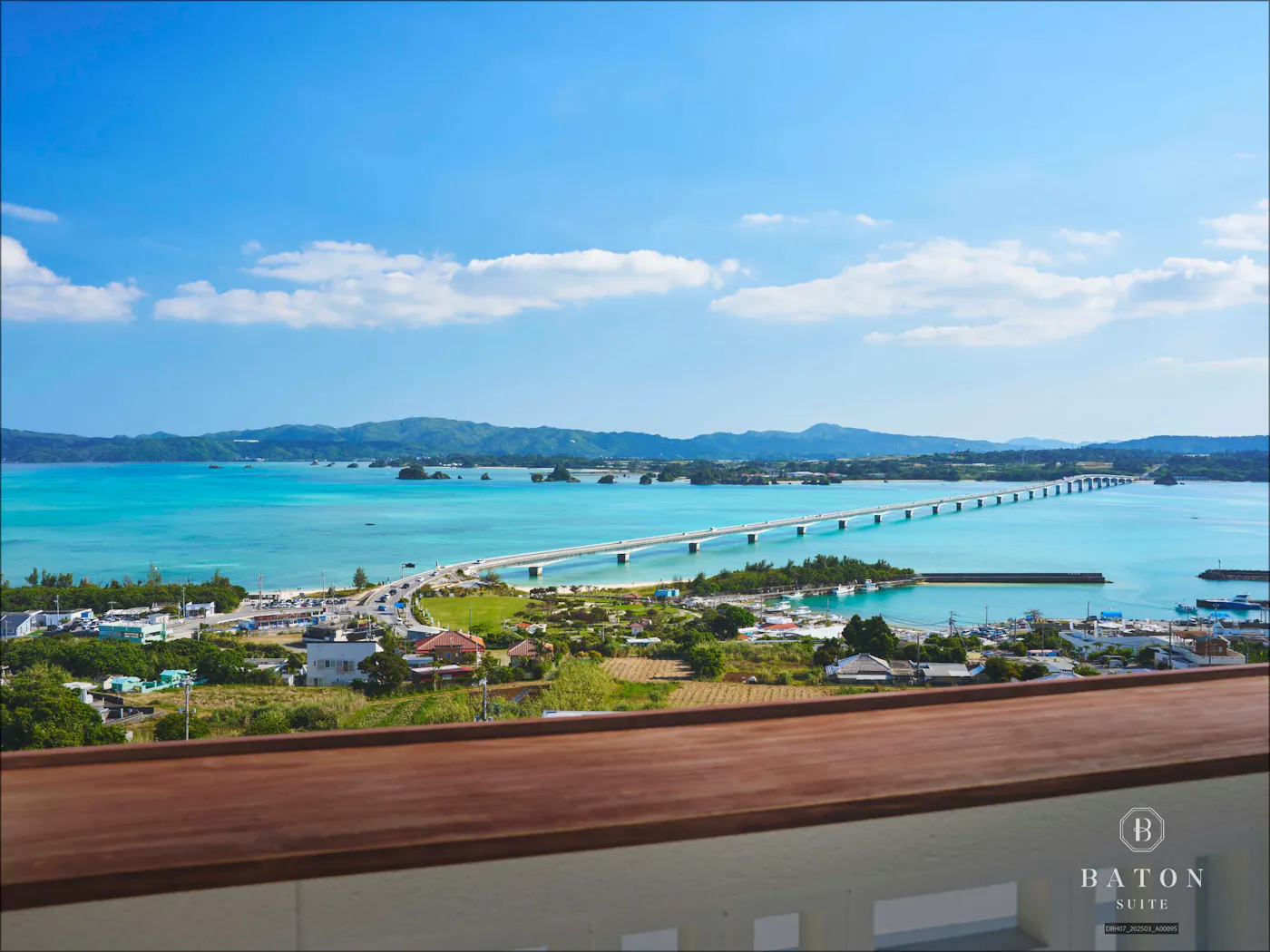 BATON SUITE 沖縄古宇利島:古宇利大橋と海の眺め