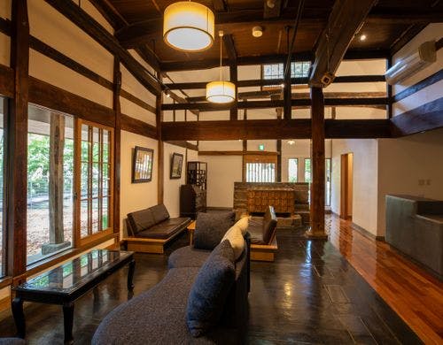 ロビー・フロント