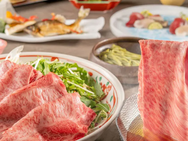 【คอร์สพิเศษ】ชาบูเนื้ออาคิกาวะและข้าวหน้าหอยลายสูตรพื้นเมืองเอโดะ