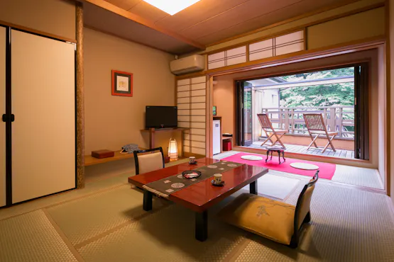 【ชั้น 2】ห้องพักสไตล์ญี่ปุ่น 8 เสื่อทาทามิ + ห้องพร้อมระเบียงชมวิว