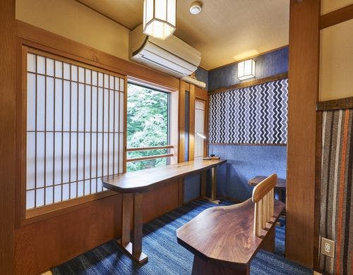 ８畳和室にベッドの寛ぎ ツイン客室「朴」