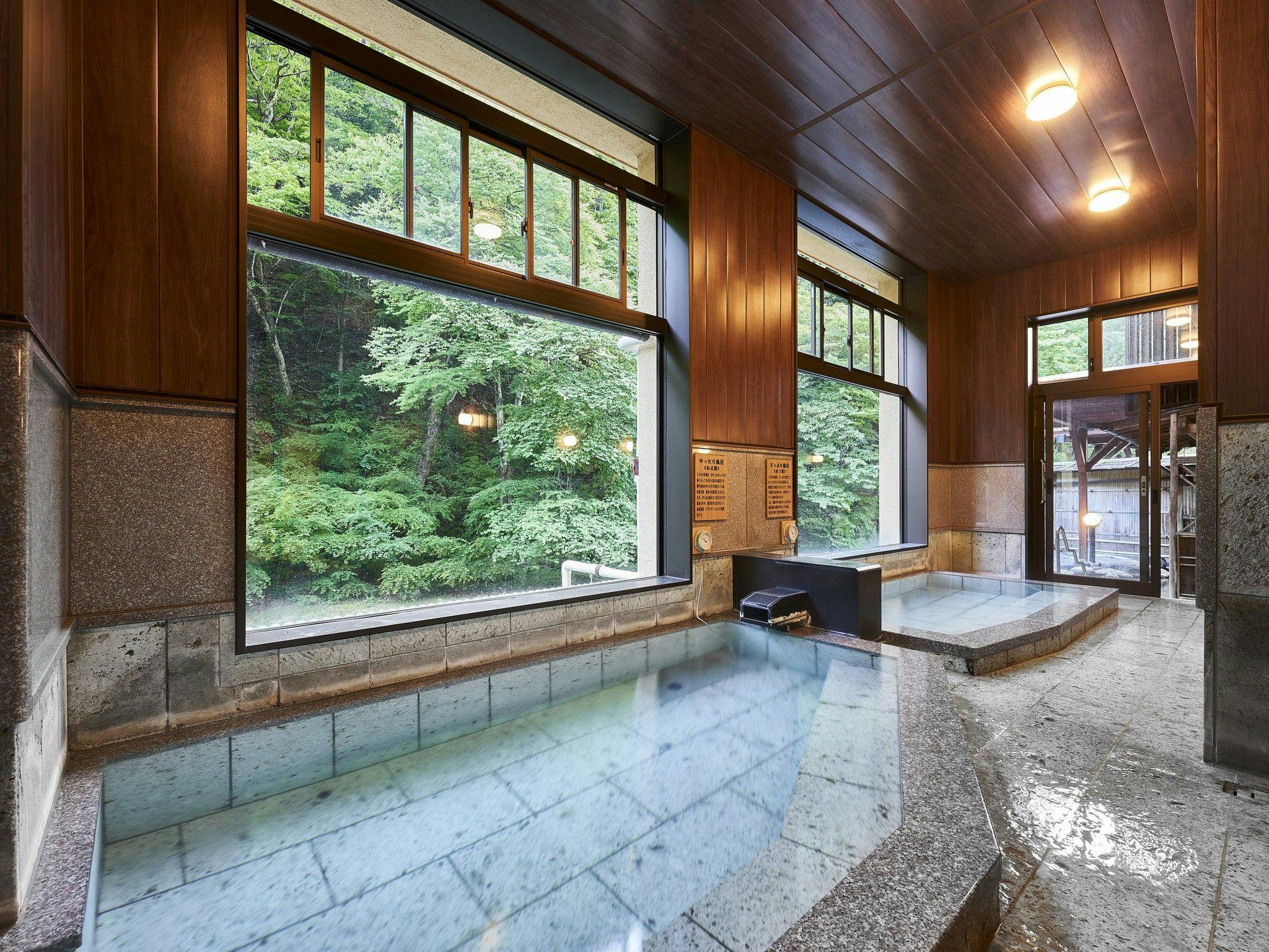 ซุยอุน โนะ ยุ อ่างอาบน้ำในร่ม (น้ำอุ่น - น้ำร้อน)