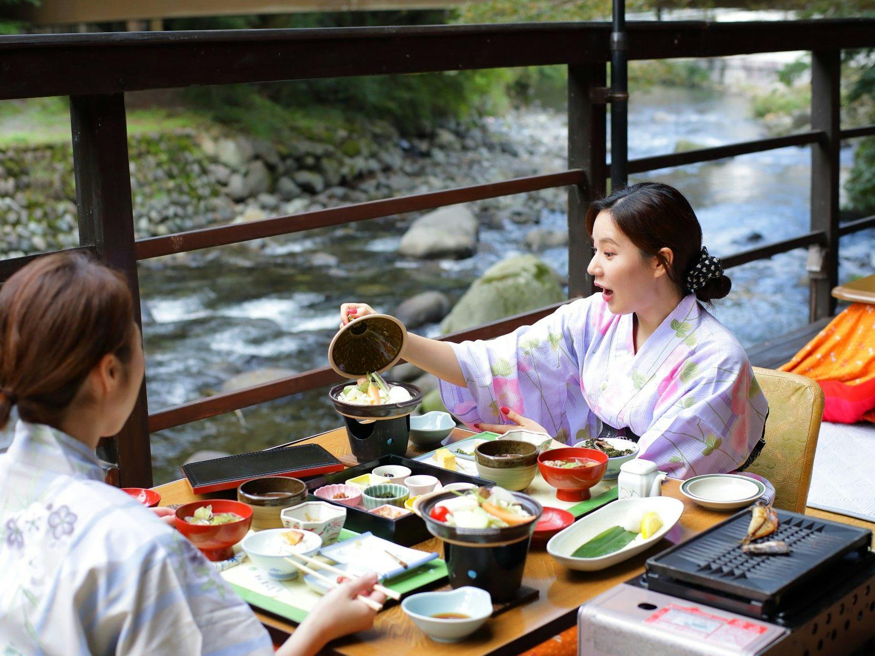 ＜朝食＞伊豆産の温野菜やわさび丼など