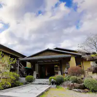 <玄関>414号線から横にそれた先に佇む