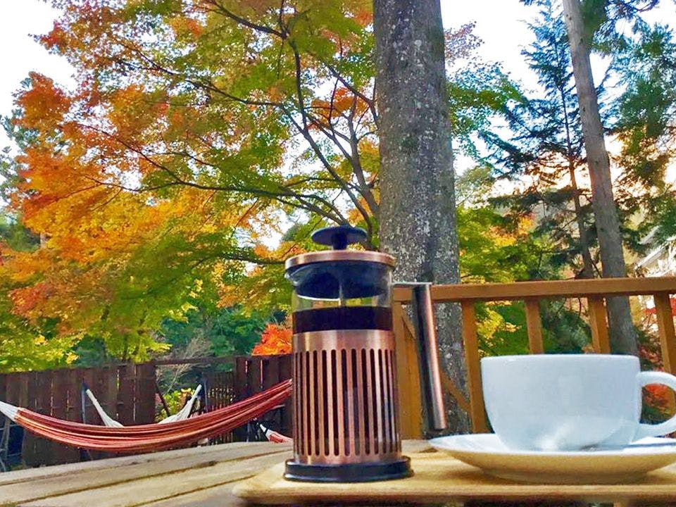 ＜アウトドアカフェMadoroMi＞。