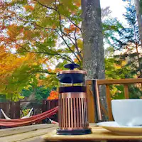 <アウトドアカフェMadoroMi>。