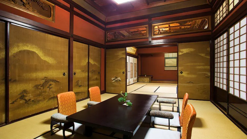 Kanazawa Fukatani Onsen Motoyu Ishiya - A Secluded Inn with a Noh Stage