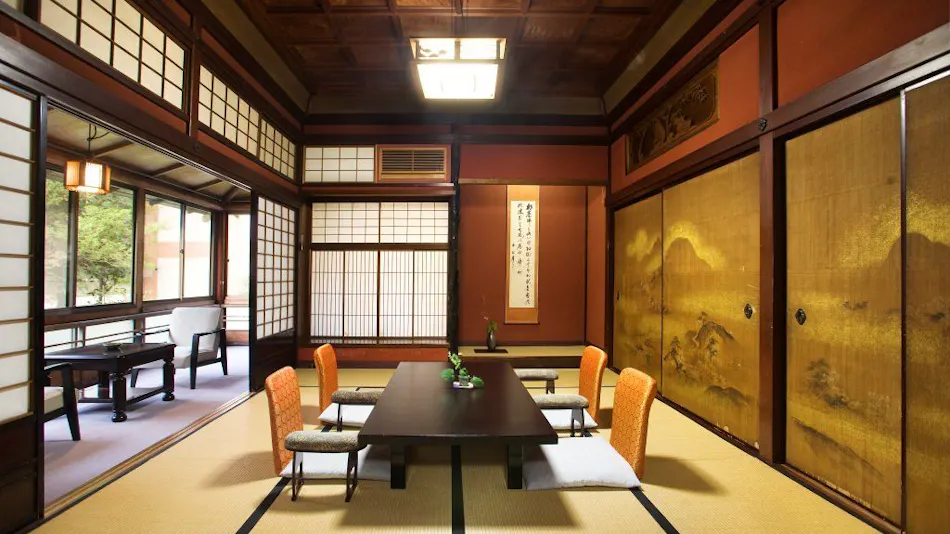 Kanazawa Fukatani Onsen Motoyu Ishiya - A Secluded Inn with a Noh Stage