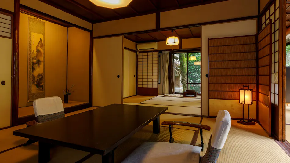 Kanazawa Fukatani Onsen Motoyu Ishiya - A Secluded Inn with a Noh Stage