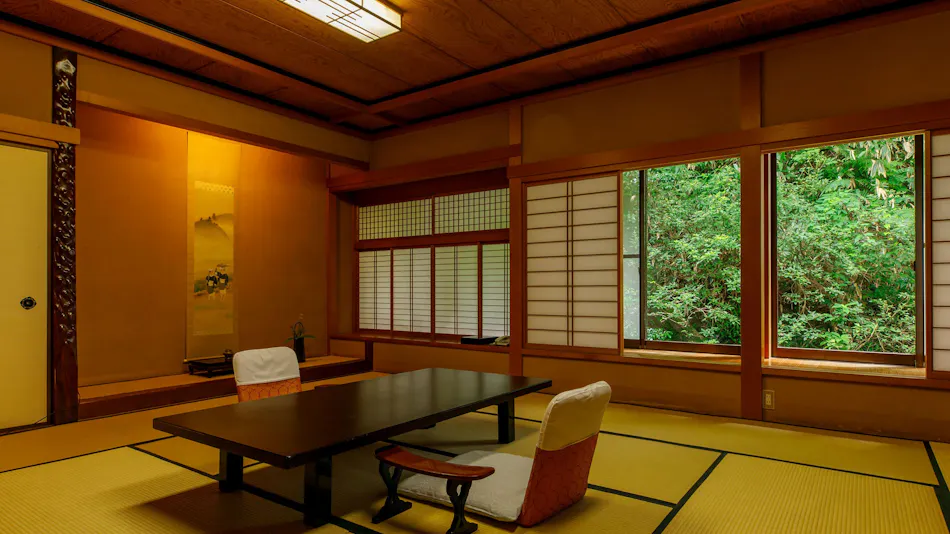 Kanazawa Fukatani Onsen Motoyu Ishiya - A Secluded Inn with a Noh Stage