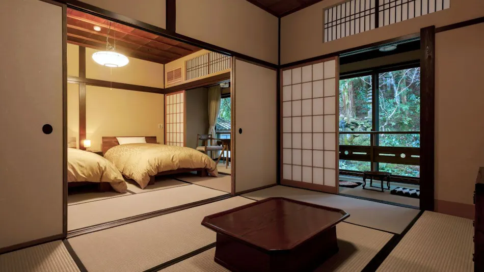 Kanazawa Fukatani Onsen Motoyu Ishiya - A Secluded Inn with a Noh Stage