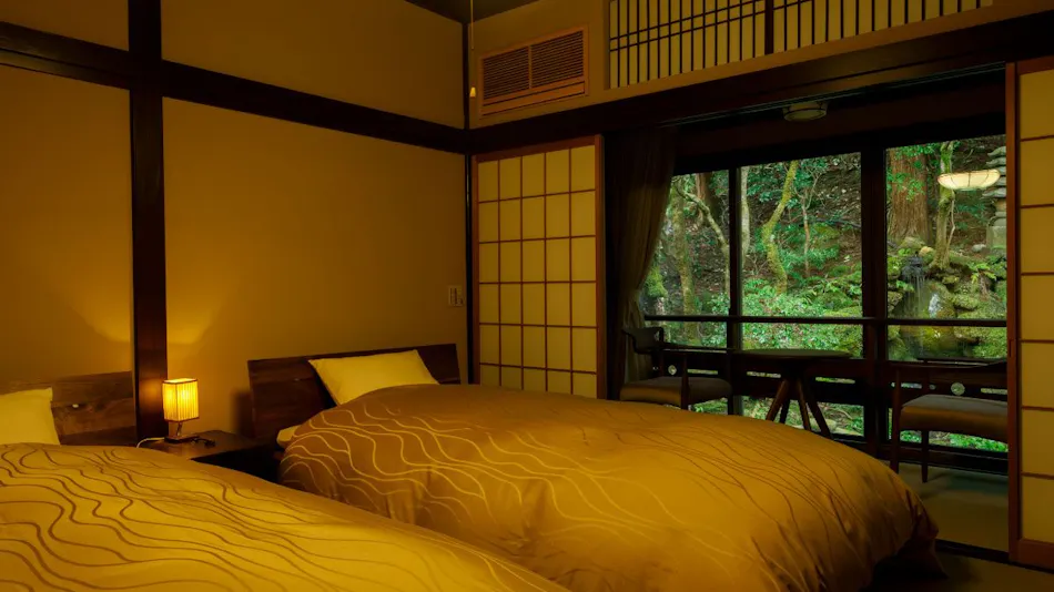 Kanazawa Fukatani Onsen Motoyu Ishiya - A Secluded Inn with a Noh Stage