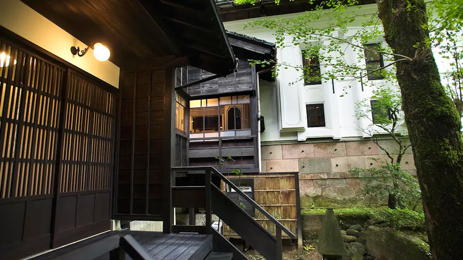 Kanazawa Fukatani Onsen Motoyu Ishiya - A Secluded Inn with a Noh Stage