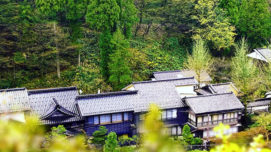 Kanazawa Fukatani Onsen Motoyu Ishiya - A Secluded Inn with a Noh Stage