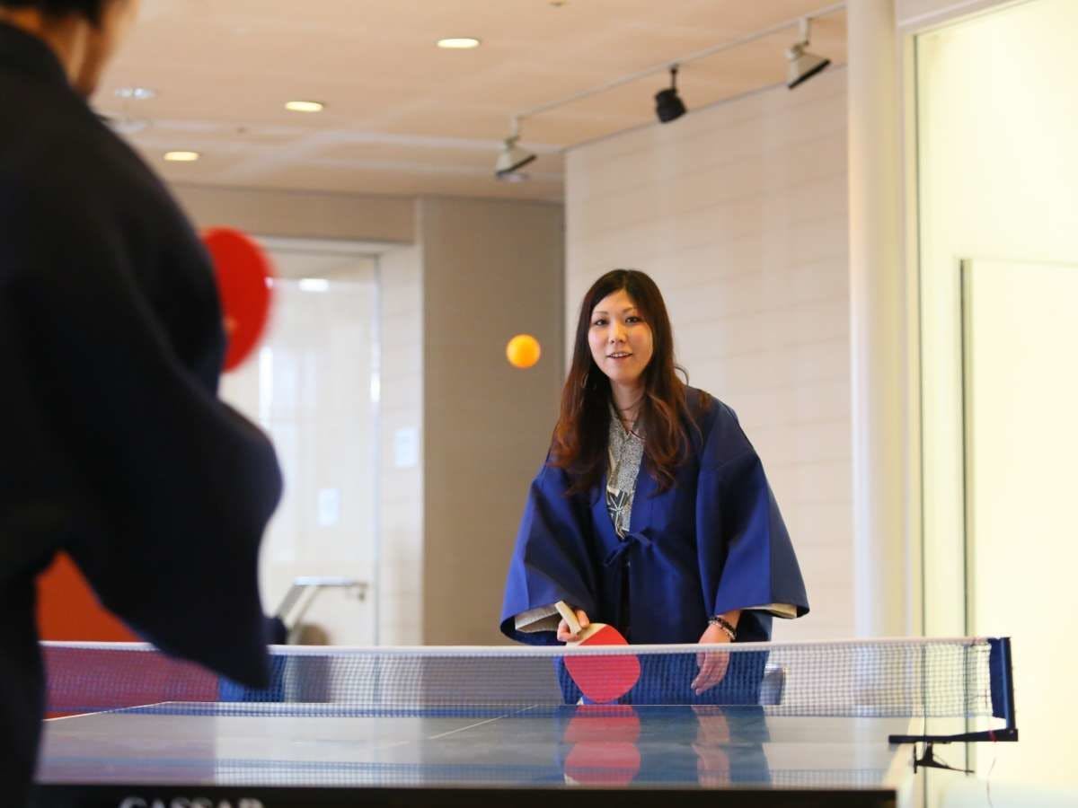 Nikmati juga permainan ping pong.