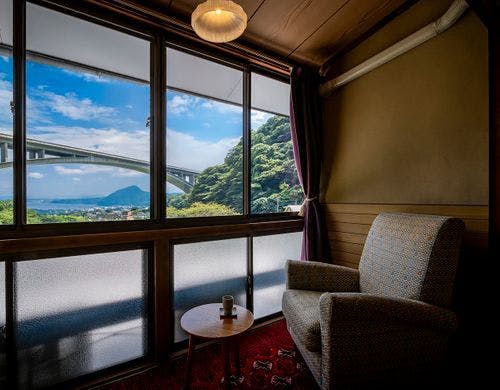 明礬橋を眺めながら、ゆったりとした時間を