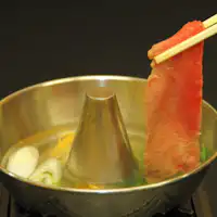 さっと湯に甲州牛をくぐらせて・・・