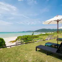 พื้นที่สวนริมสระว่ายน้ำ