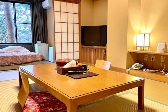 ห้องพักสไตล์ญี่ปุ่นพร้อมน้ำพุร้อนกลางแจ้ง