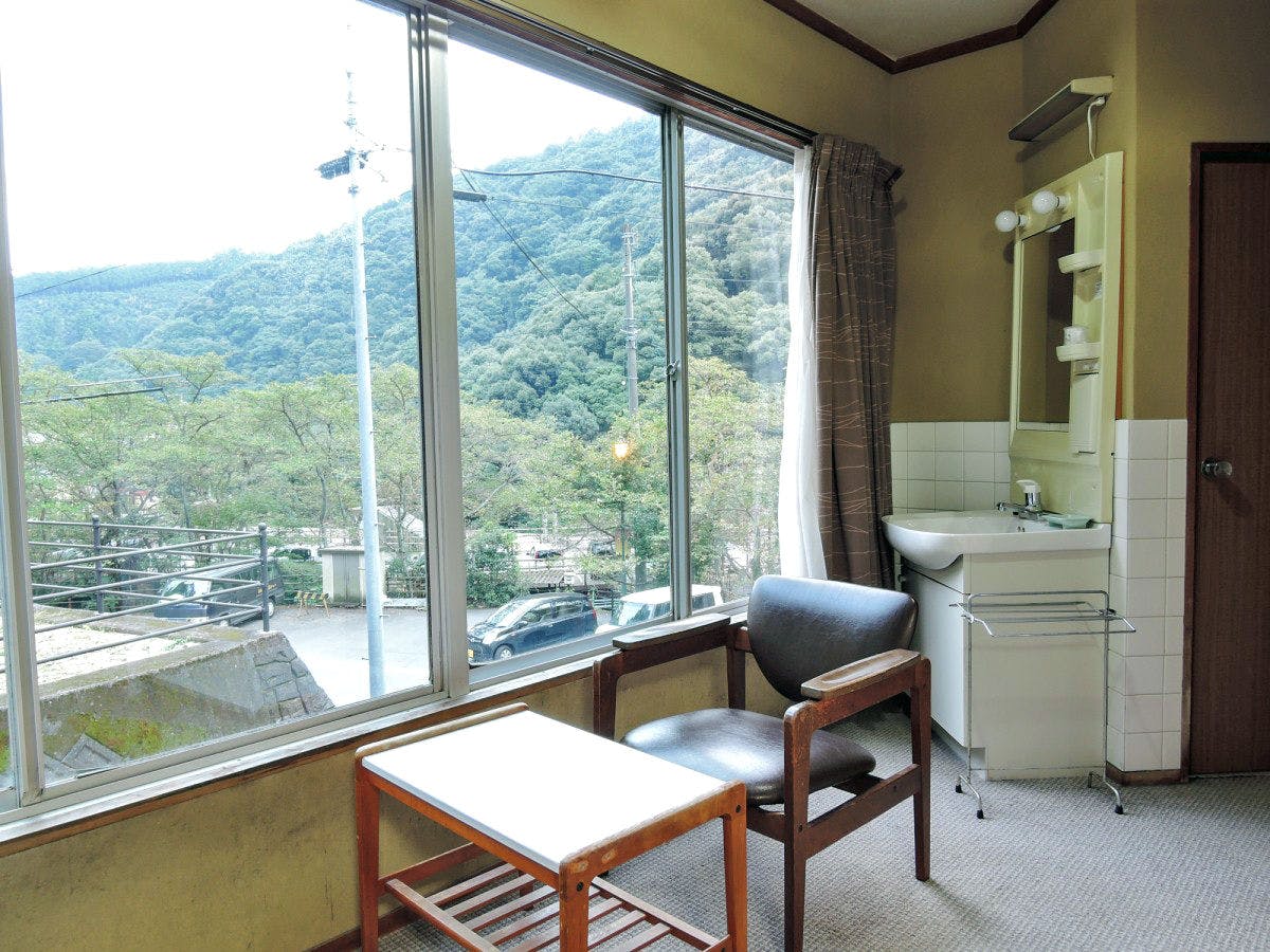 *【お部屋】次の間から景色をご覧頂けます