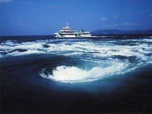 หากต้องการชมกระแสน้ำวน ขอแนะนำเรือชมวิว!