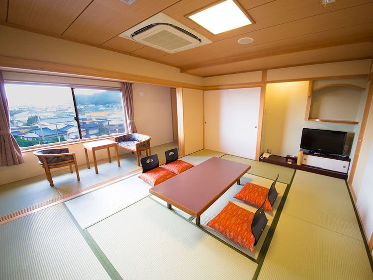 和室10畳（街側/海は見えません）禁煙（トイレ付・風呂なしのサムネイル画像