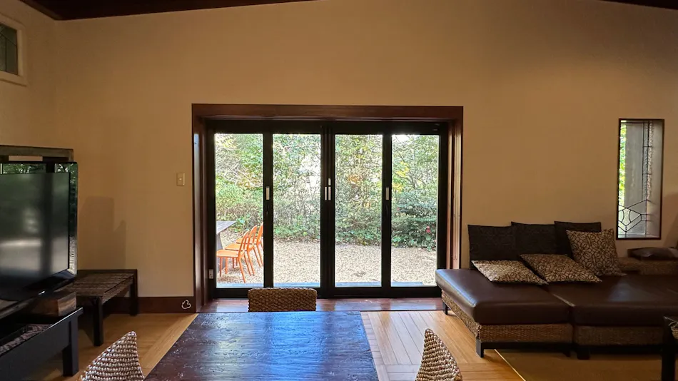 Hotel Shiki no Kura: A Pet-Friendly Inn with Its Own Hot Spring Source