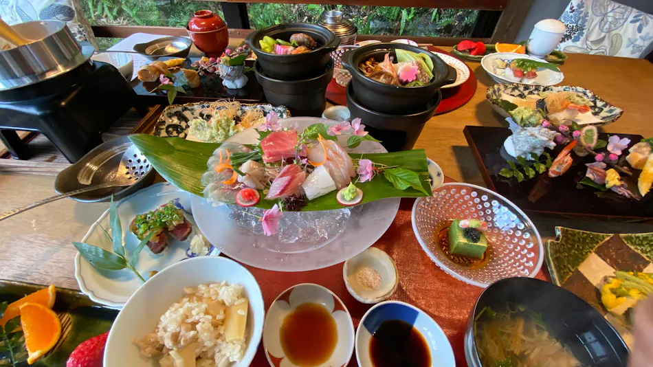 Hotel Shiki no Kura: A Pet-Friendly Inn with Its Own Hot Spring Source