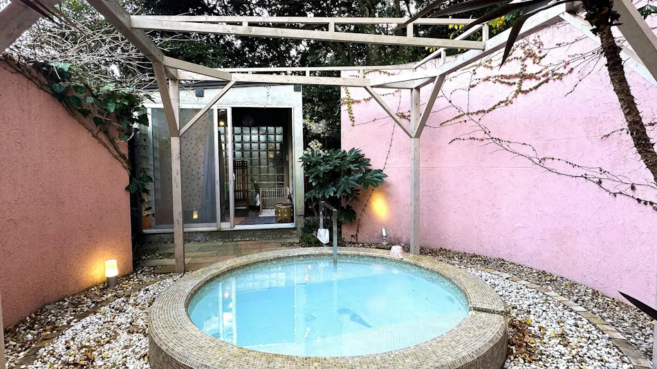 Hotel Shiki no Kura: A Pet-Friendly Inn with Its Own Hot Spring Source