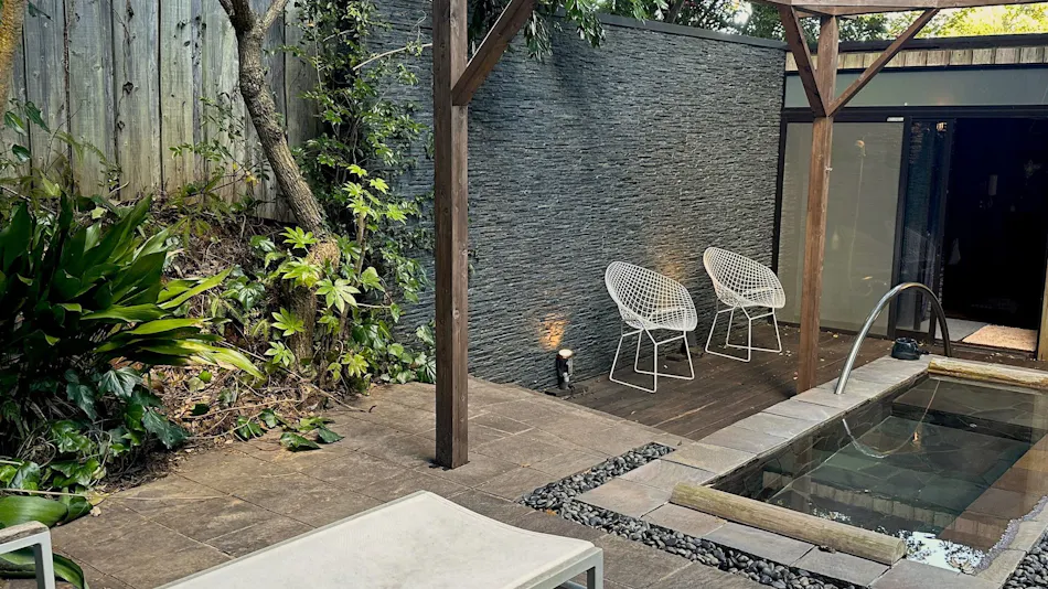 Hotel Shiki no Kura: A Pet-Friendly Inn with Its Own Hot Spring Source