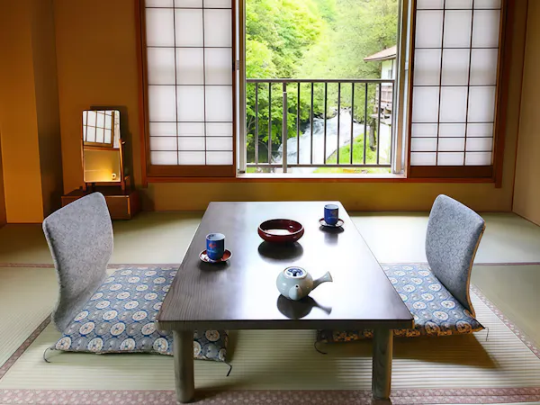 【客室】滝と渓流側の部屋