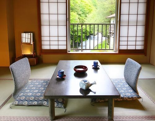 【客室】滝と渓流側の部屋