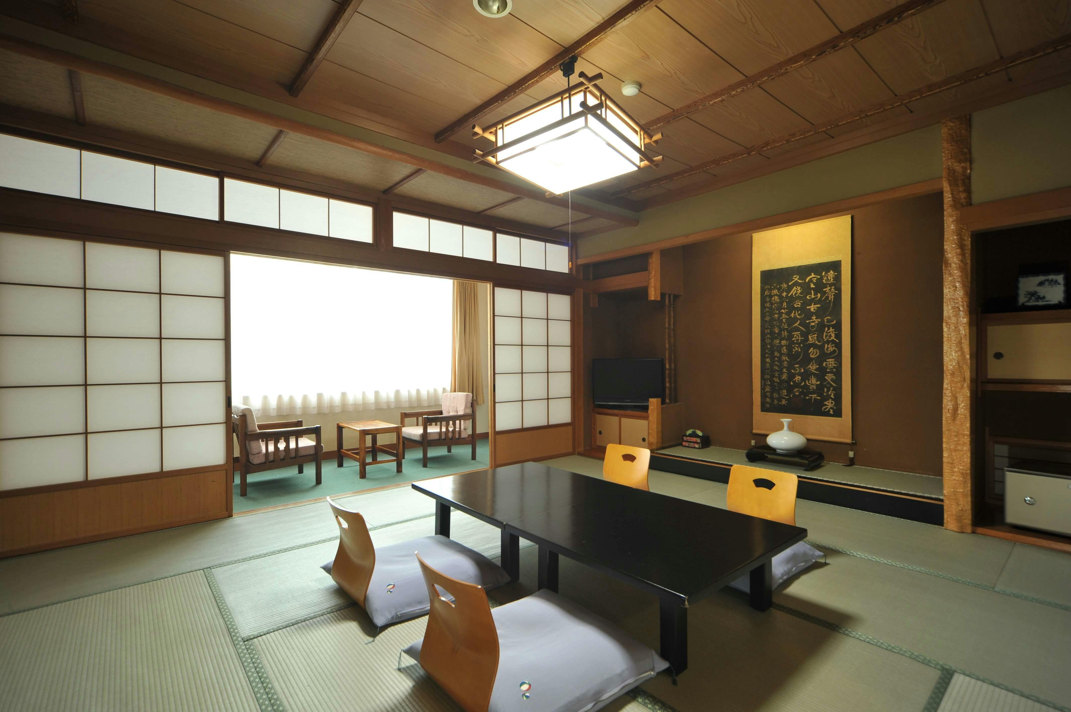 中央館２階「すえひろ」