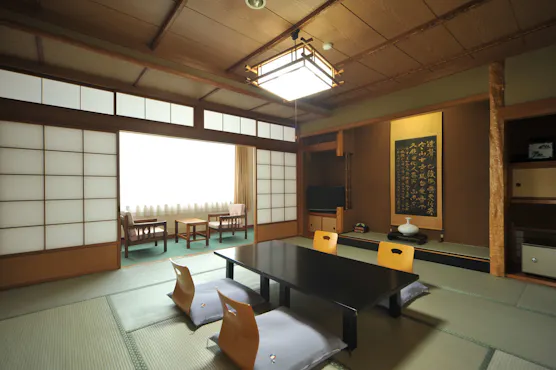 中央館2階「すえひろ」