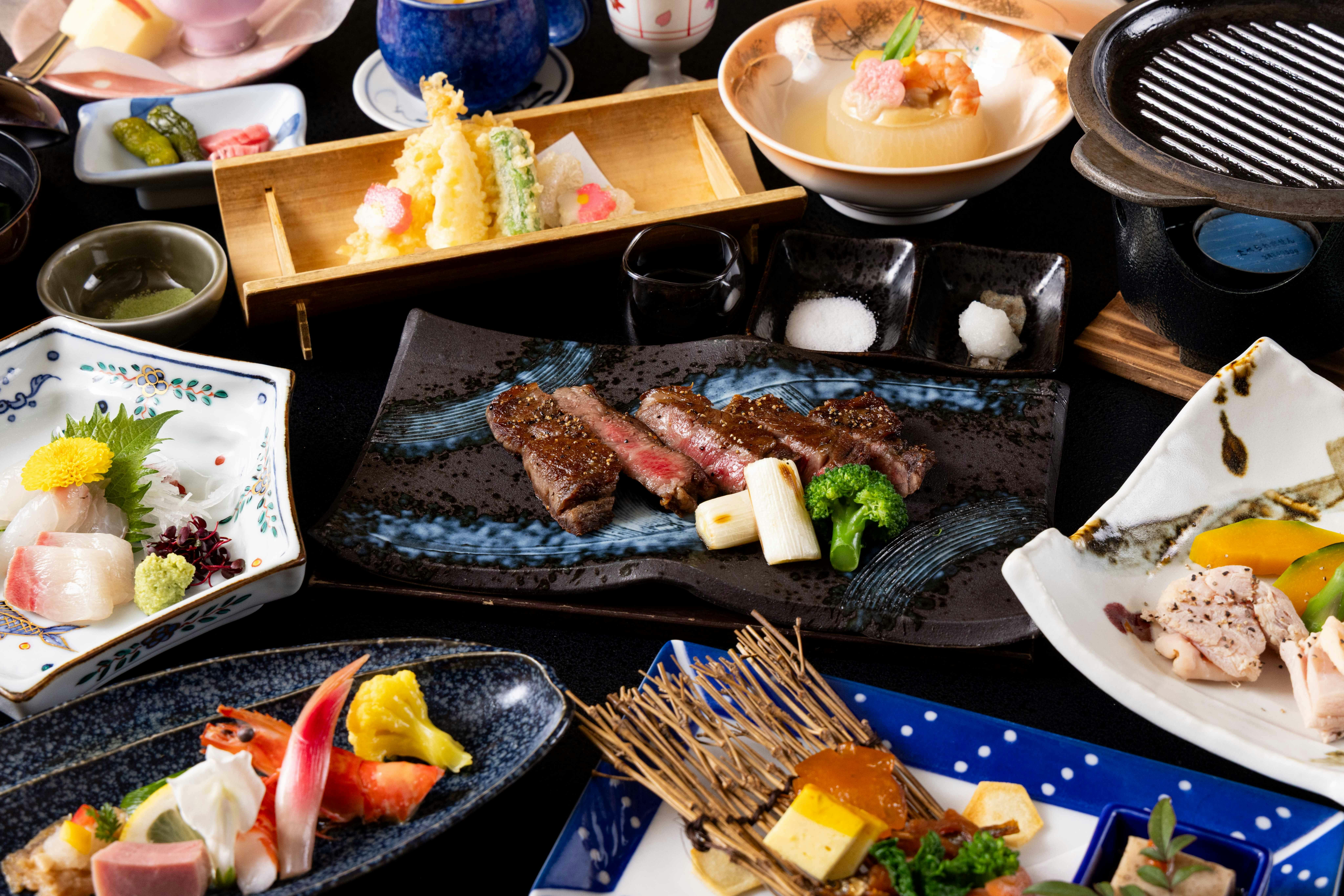 【特選黒毛和牛｜但馬牛ステーキ】肉本来の甘みと深いコクを愉しむ＆活きの良い海の幸も堪能｜一泊二食
