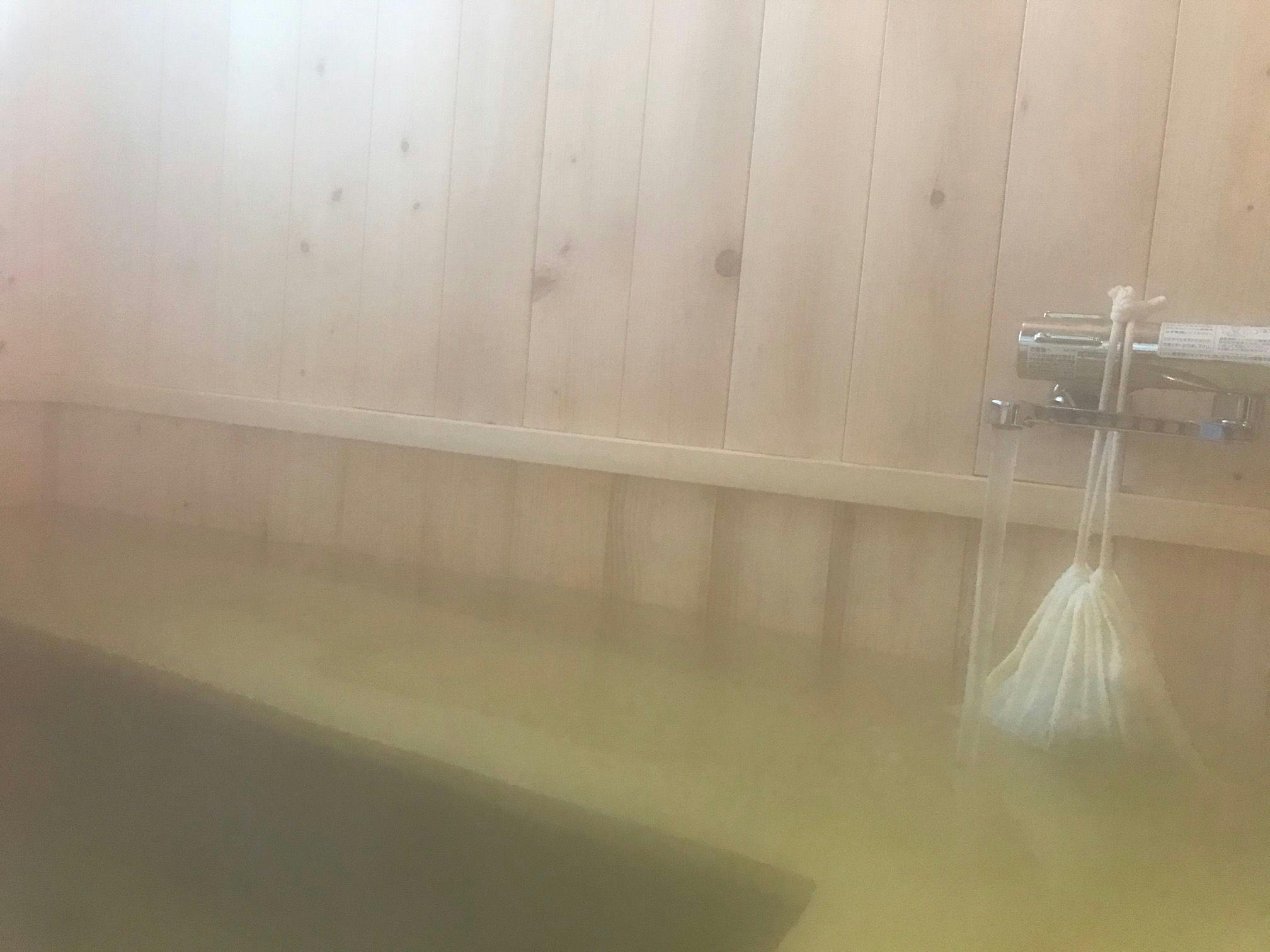 伊吹山の薬草を使った薬湯風呂。