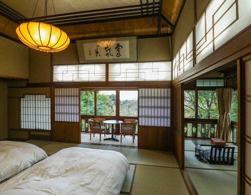 日本画の巨匠「竹内栖鳳」がデザイン設計。