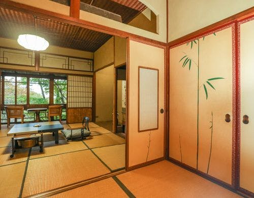 竹の建材と意匠にこだわっており