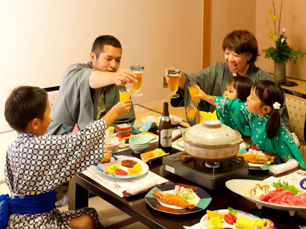 【เพลิดเพลินกับคอร์สปูเต็มรูปแบบในห้องพัก】ปูทั้งตัว・ปูย่าง・ปูซาชิมิ・หม้อไฟปู・โจ๊กปูและเมนูปูอื่นๆ รวม 7 ชนิดในราคาสุดคุ้ม!