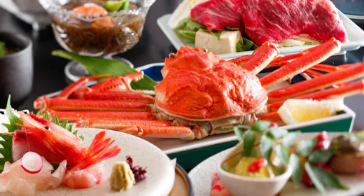 【เพลิดเพลินกับปูและเนื้อในห้องอาหารกึ่งส่วนตัว】ปูซูไวต้มทั้งตัวและอาหารเนื้อวัว! คอร์สอาหารปูสุดพิเศษยอดนิยมอันดับ 1 ของเรา!
