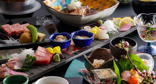 【คอร์สอาหารไคเซกิแห่งฤดูกาลของคากะ! รับประทานที่ห้องอาหาร】ลดราคาคอร์สมาตรฐานสูงสุด 4,000 เยน ด้วยการรับประทานที่ห้องอาหาร สัมผัสรสชาติแห่งฤดูกาล