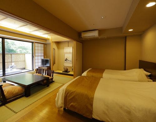 露天風呂付き客室は洗面も広々２つ！