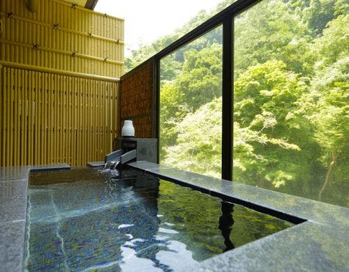 のんびり寛げる客室露天風呂。