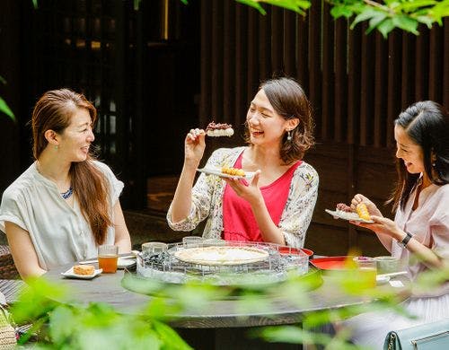 庭園内　茶屋「たまだれ庵」