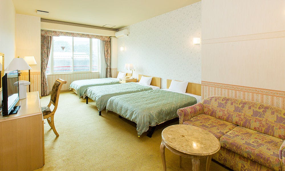 "Standard Western-style room at Queen's Colina"